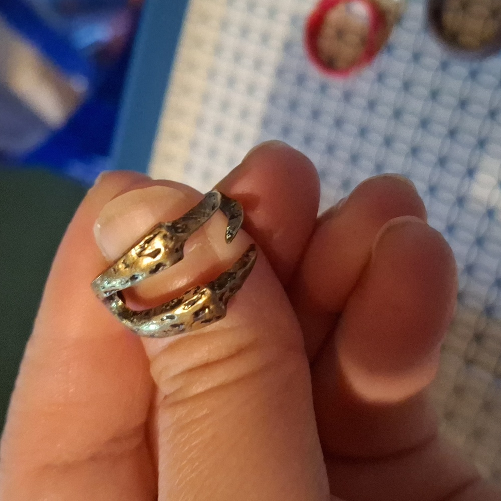 Simple Dragon Claw ring size 6.5 antiqued gold tone